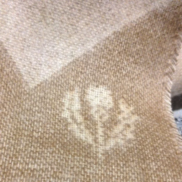 Fraas Exploded Zig Zag Cashmink Chevron Pattern Scarf NWT - Picture 8 of 9